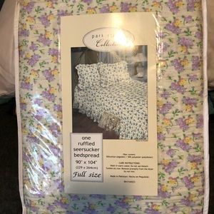 Seersucker bedspread.